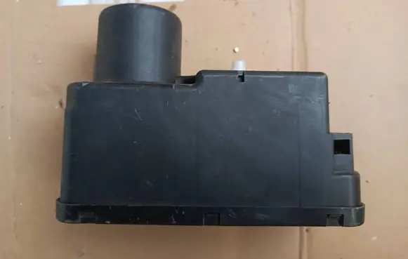 Volkswagen PASSAT B7 Central locking vacuum pump 1H0962257G