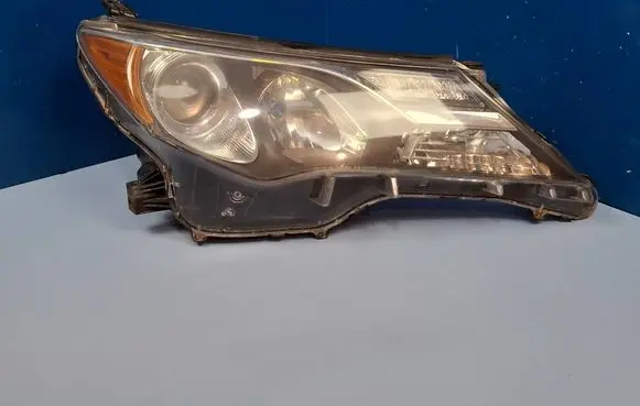 Toyota RAV 4 (XA30) Headlight/headlamp 811100R042