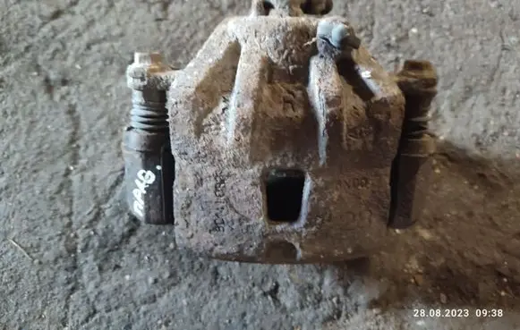 Hyundai Sonata Front brake caliper