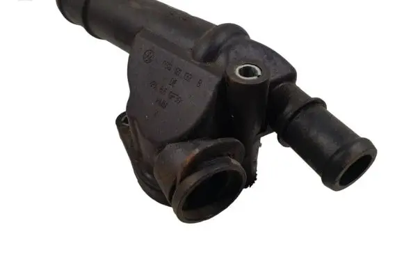Volkswagen PASSAT B6 Thermostat housing 03G121132B