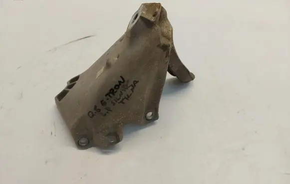 Engine mount bracket
