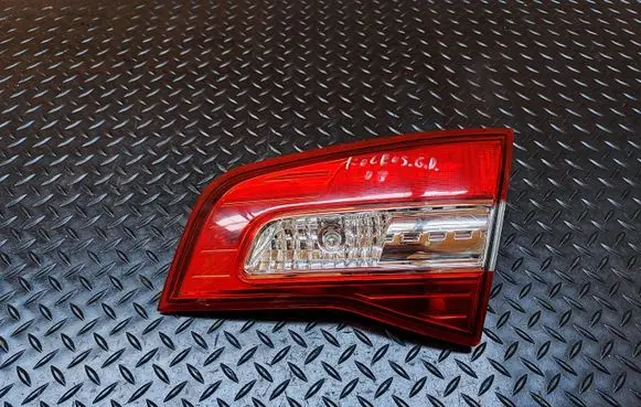 Tailgate rear/tail lights