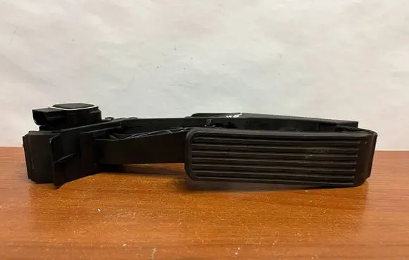 Mercedes-Benz S W221 Accelerator throttle pedal A2203000104