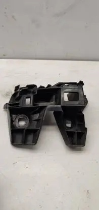 Rear bumper mounting bracket