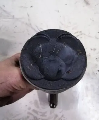 Subaru Forester SJ Piston with connecting rod 