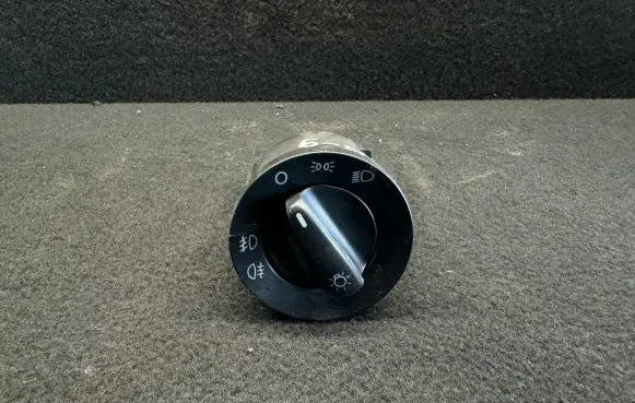 Volkswagen Golf IV Light switch 1C0941531A