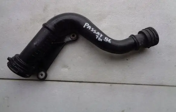 Volkswagen PASSAT B6 Engine coolant pipe/hose 5Q0145770B