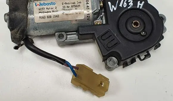 Mercedes-Benz ML W163 Seat belt height adjuster A1638201542