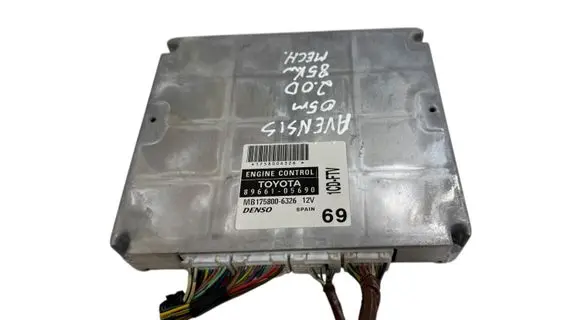 Toyota Avensis T250 Engine control unit/module 8966105690 1758006326 MB1758006326