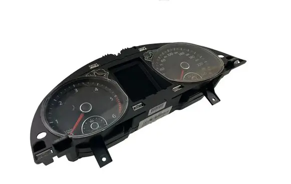 Volkswagen PASSAT B7 Speedometer (instrument cluster) 3AA920870J