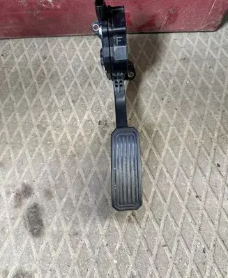 Toyota RAV 4 (XA30) Accelerator throttle pedal 7811042010 1988007270