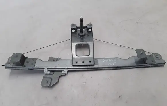 Dacia Duster Front door manual window regulator