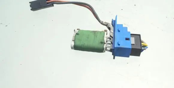 Opel Vectra B Heater blower motor/fan resistor 90568693