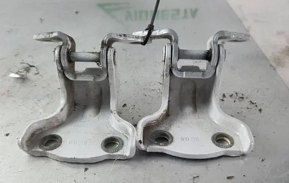 Rear door hinge set