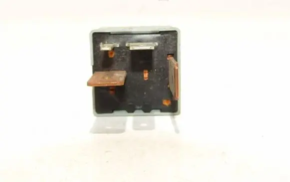 Skoda Octavia Mk1 (1U) Fuel pump relay 191906383C