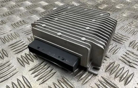 Tesla Model S Sound amplifier 100035000109 100483310