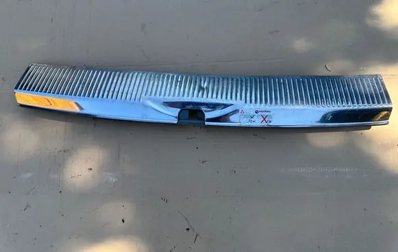 Volkswagen Multivan T5 Rear sill (body part) 7H5864585A