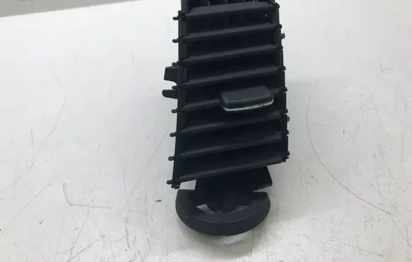 Mitsubishi Grandis Dash center air vent grill GN71104450