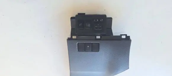 Toyota Verso Wing mirror switch 183639
