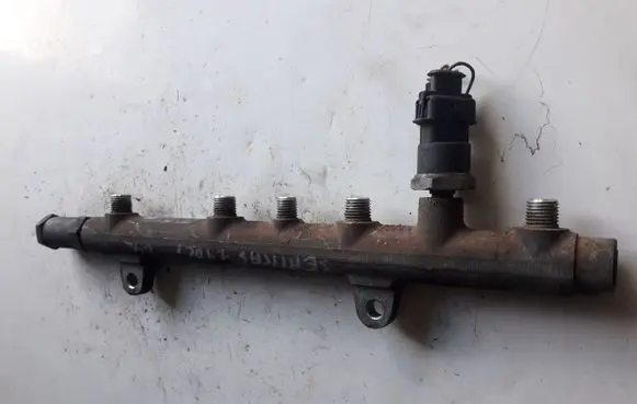 Renault Scenic II - Grand scenic II Fuel distributor 0445214024