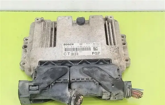 Opel Zafira B Engine control unit/module 0281012710
