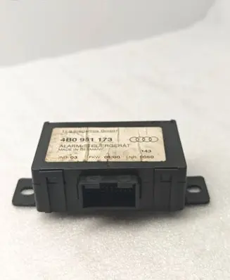 Audi A4 S4 B5 8D Alarm control unit/module 4B0951173