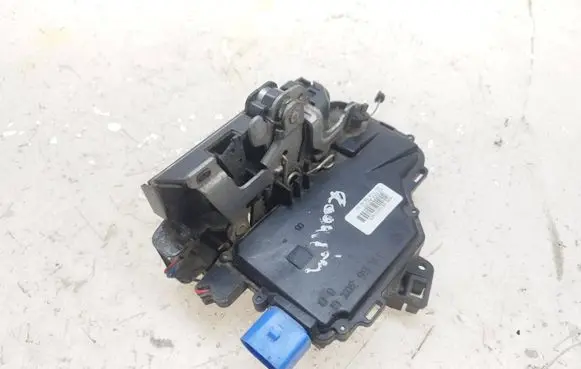 Skoda Roomster (5J) Front door lock 3B1837016CE A01207 7080640