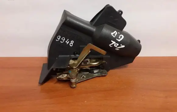 Mercedes-Benz C W202 Rear door lock 2027300635 2027330208