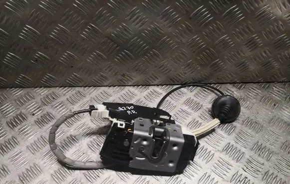 Mercedes-Benz E A207 Front door lock A2047203635 2047203635