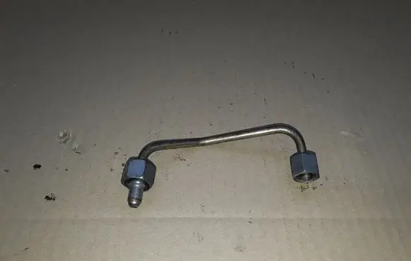 Volkswagen Touareg I Fuel injector supply line/pipe NOCODE