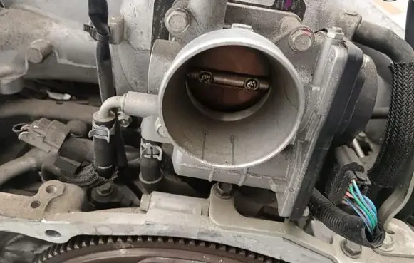 Subaru Impreza II Throttle body valve 