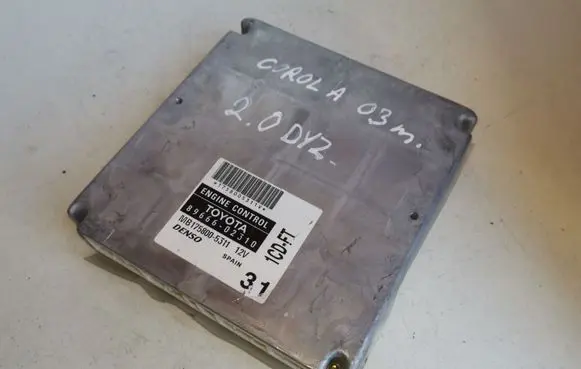 Toyota Corolla E120 E130 Engine control unit/module 8966602310