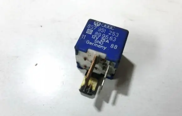 Volkswagen Golf III Other relay 857951253 899663