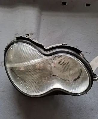 Mercedes-Benz C W203 Headlight/headlamp A2038200261