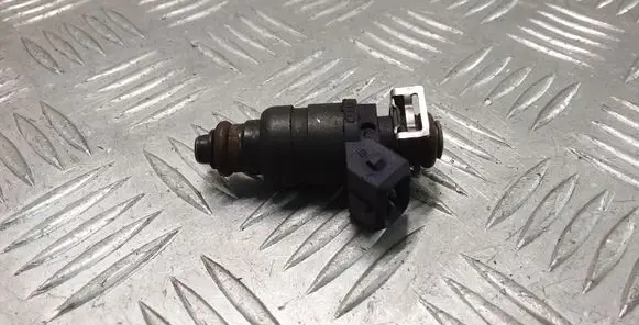 Audi A4 S4 B5 8D Fuel injector 078133551L
