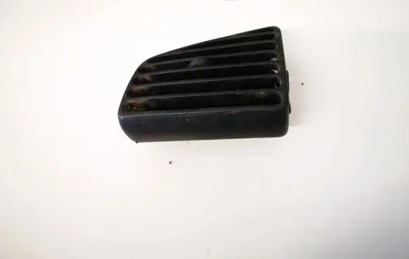 Volkswagen PASSAT B4 Dash center air vent grill 3a1819719b