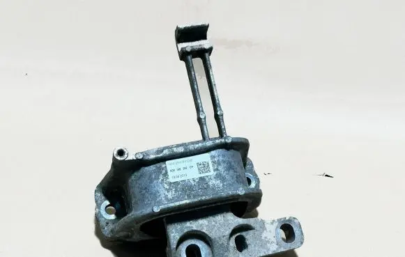 Volkswagen Golf VII Engine mount bracket 5Q0199262CP 14446
