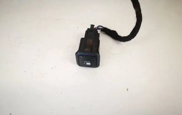 Volkswagen Golf IV Fuel tank opening switch 3b0959833a