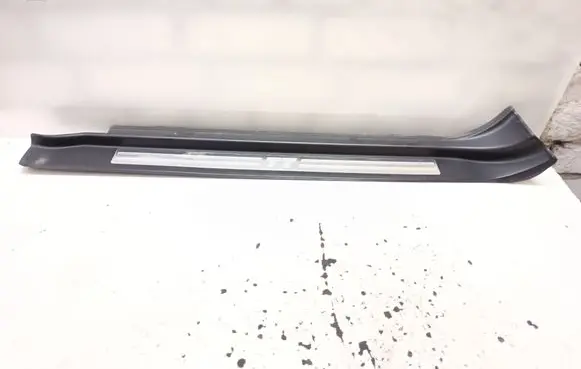 Front sill trim cover