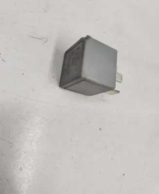 Audi A6 S6 C6 4F Hazard warning light relay F80B14B192AA 4015052