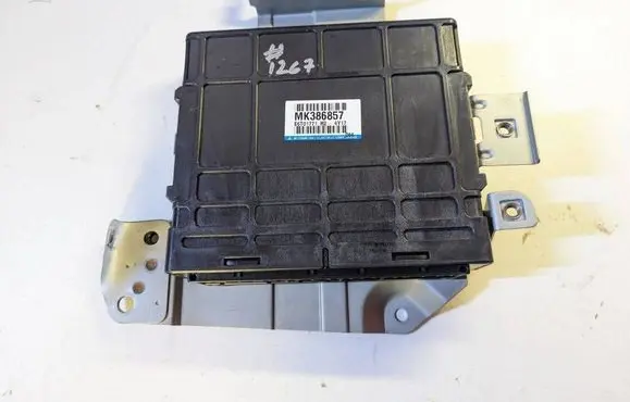 Mitsubishi Pajero Engine control unit/module MK386857 E6T01771