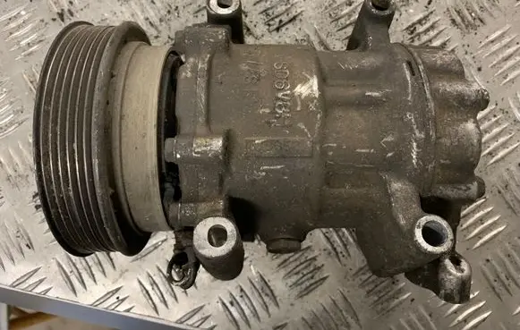 Renault Clio II Air conditioning (A/C) compressor (pump) 8200315744