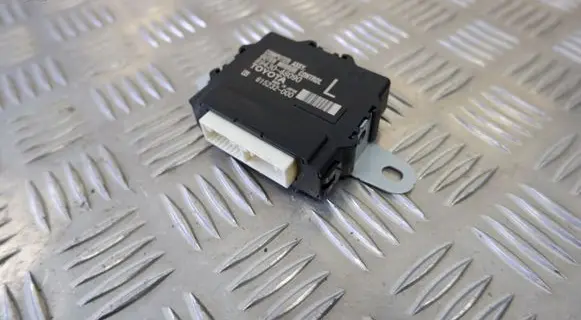 Lexus RX 450H Wing mirror control module 8943048090