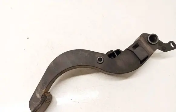 Ford Mondeo Mk III Clutch pedal 1S717520AE