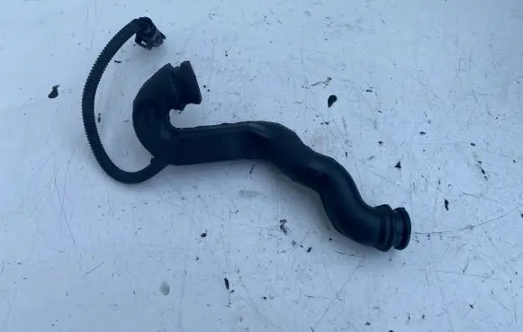Volvo V70 Breather/breather pipe/hose 30788009
