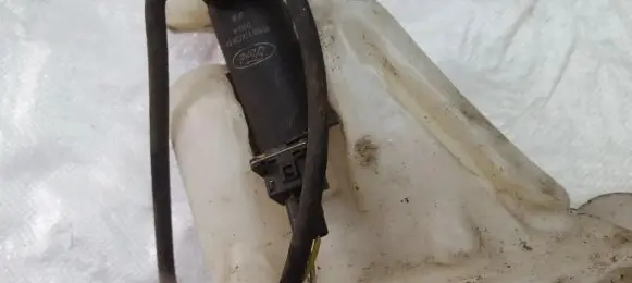 Ford Focus Windscreen/windshield washer pump 93bb17k624ba