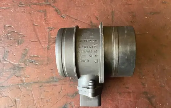Audi A4 S4 B7 8E 8H Mass air flow meter 074906461B 0281002461