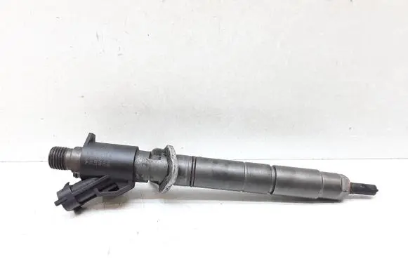 Volvo V70 Fuel injector 31303238