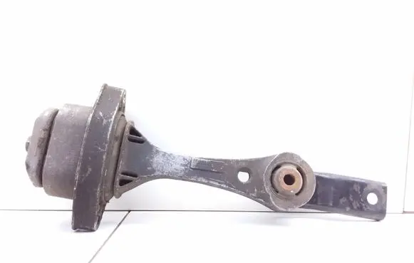 Engine mount bracket