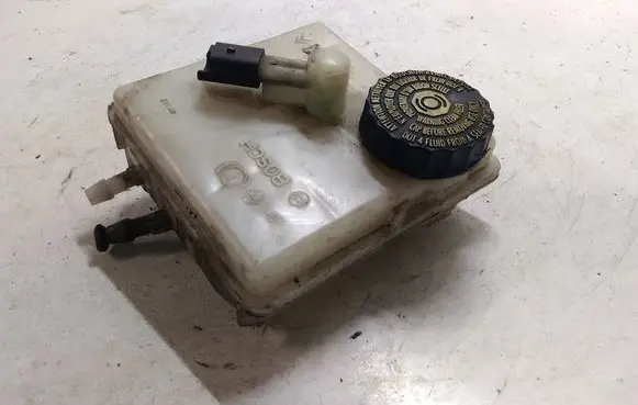 Brake fluid reservoir